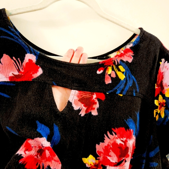 💚VINTAGE TORRID TOP - FLORAL KEYHOLE BABYDOLL BLOUSE PLUS SIZE - GENTLY USED 1X - Picture 2 of 6